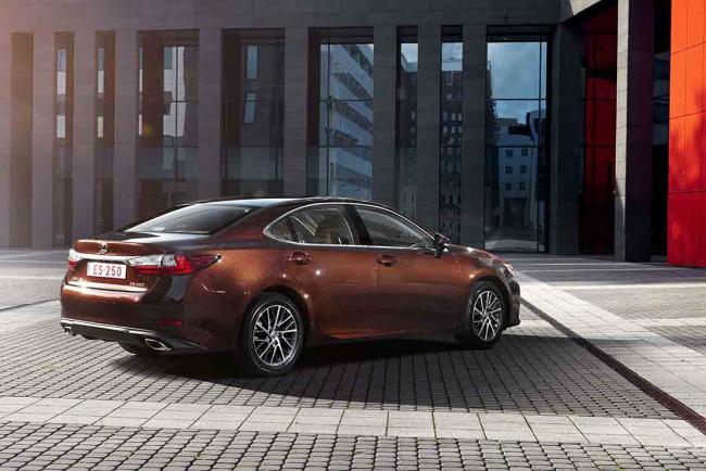 Exterieur_lexus-es-300h-une-nouvelle-gamme-2020_1