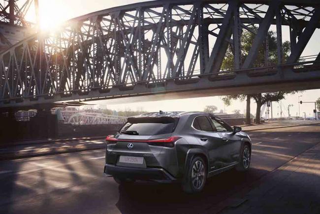 Exterieur_lexus-ux-250h-premium-edition-l-hybride-qui-reduit-ses-prix_2