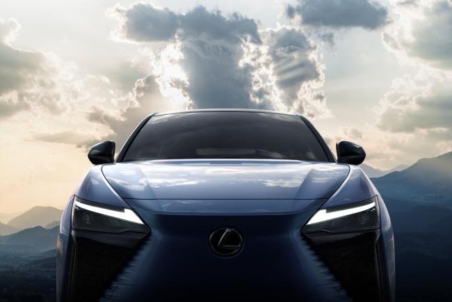 Lexus va bientôt dévoiler son futur modèle 100% électrique : le RZ