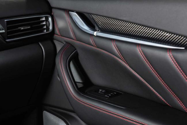 Interieur_maserati-levante-trofeo