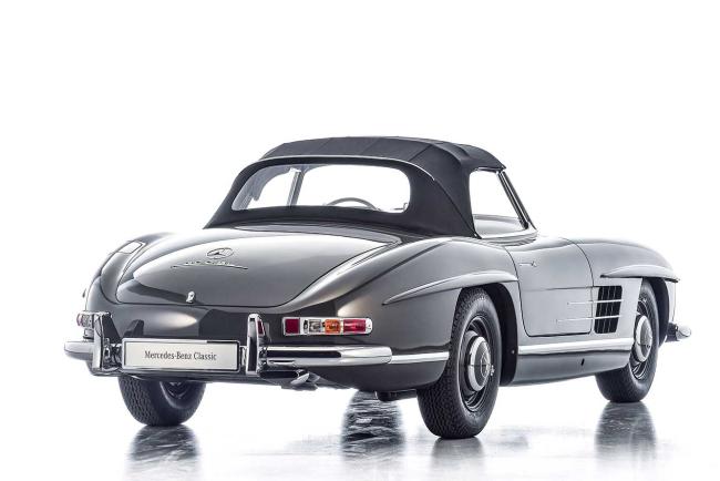 Exterieur_mercedes-300-sl-la-beaute-de-retromobile-2024_1