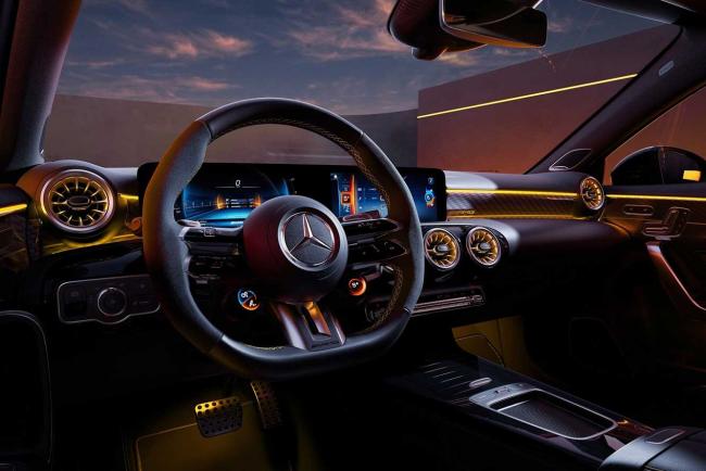 Interieur_mercedes-amg-a45-s-edition-limitee_0