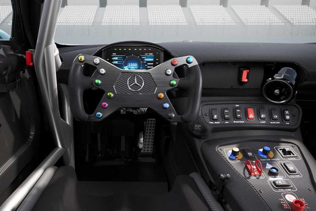 Interieur_mercedes-amg-gt2-la-plus-puissante-des-customer-racing_0