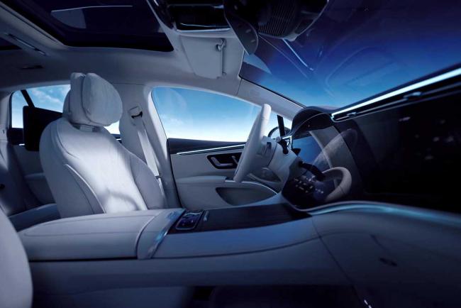 Interieur_mercedes-eqs-tout-en-haut-de-la-voiture-electrique_0