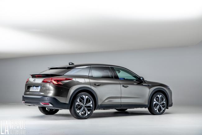 Exterieur_nouvelle-citroen-c5-x-entre-berline-break-et-suv_1
