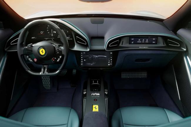 Exterieur_nouvelle-ferrari-amalfi-de-rome-a-la-cote_3