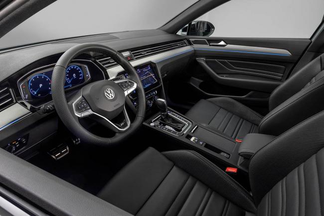 Interieur_nouvelle-passat-deja-la-finition-r-line-edition_0