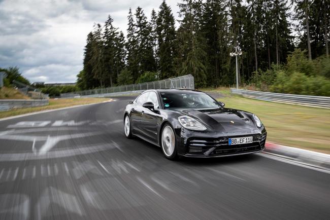 Exterieur_nouvelle-porsche-panamera-un-record-de-plus-sur-le-ring_0