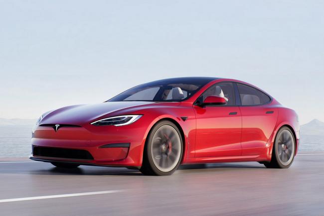 Exterieur_nouvelle-tesla-model-s-une-marche-arriere-sans-action-du-conducteur_1