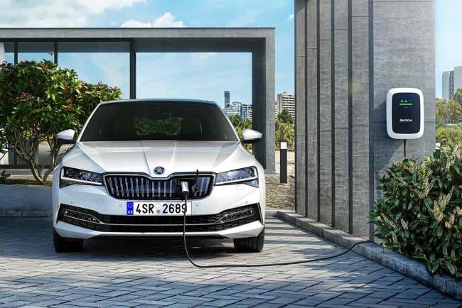 Exterieur_on-connait-les-prix-de-la-skoda-superb-iv-la-version-hybride_1