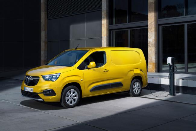 Exterieur_opel-combe-e-cargo-l-utilitaire-100-electrique_1