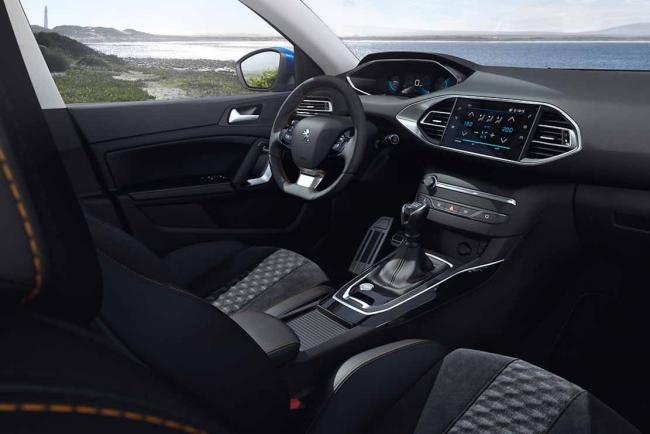 Interieur_peugeot-308-roadtrip_1