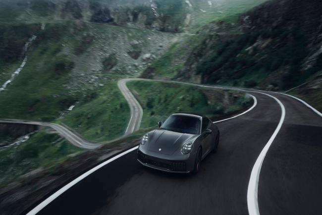 Exterieur_porsche-911-carrera-4-gts-transfagarasan-tribute-du-programme-sonderwunsch_0