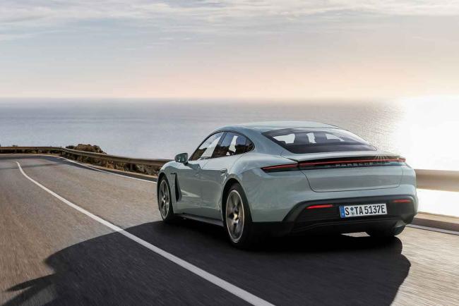 Exterieur_porsche-taycan-2024-de-puissance-recharge-rapide-et-d-autonomie_1