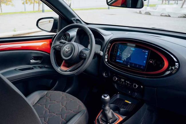 Interieur_quelle-citadine-choisir-la-reference-en-2023-est-toyota-aygo-x_0