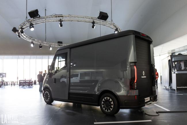Exterieur_renault-estafette-e-tech-au-coeur-du-technocentre-pour-tout-savoir-sur-lui_2