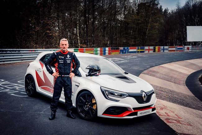 Exterieur_renault-megane-rs-trophy-r-elle-reprend-son-record-au-nuerburgring_3