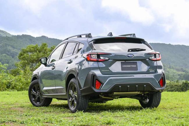 Exterieur_subaru-xv-ou-subaru-crosstrek-blanc-bonnet-ou-bonnet-blanc_1