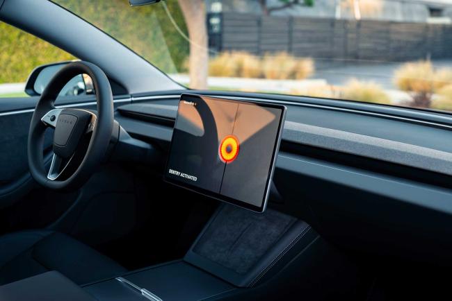 Interieur_tesla-model-3-la-voiture-la-moins-fiable-selon-les-allemands_0
