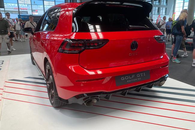 Exterieur_tour-du-proprietaire-au-nuerburgring-la-volkswagen-golf-gti-edition-50_2