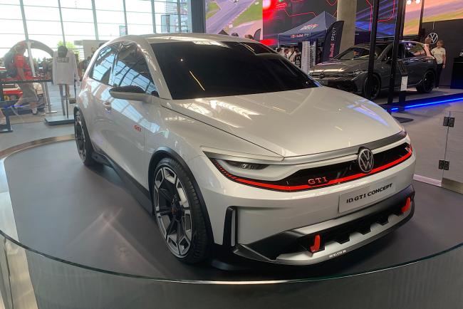 Exterieur_tour-du-proprietaire-au-nuerburgring-la-volkswagen-golf-gti-edition-50_5