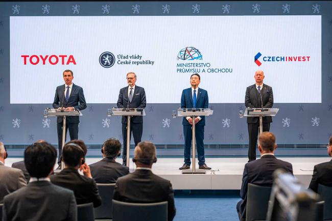 Exterieur_toyota-plante-son-drapeau-electrique-en-boheme-une-nouvelle-usine-en-republique-tcheque_0