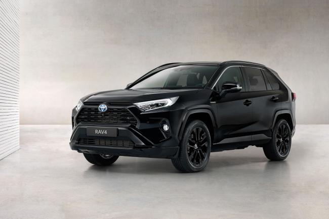 Exterieur_toyota-rav4-hybrid-black-edition-le-suv-que-pierre-soulage-ne-renierait-pas_0