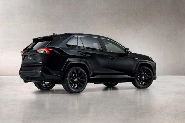 Exterieur_toyota-rav4-hybrid-black-edition-le-suv-que-pierre-soulage-ne-renierait-pas_1