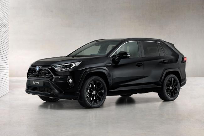 Exterieur_toyota-rav4-hybrid-black-edition-le-suv-que-pierre-soulage-ne-renierait-pas_2