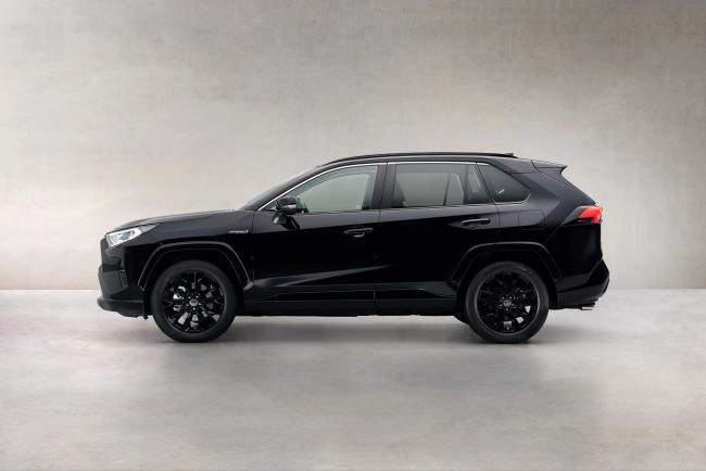 Exterieur_toyota-rav4-hybrid-black-edition-le-suv-que-pierre-soulage-ne-renierait-pas_4