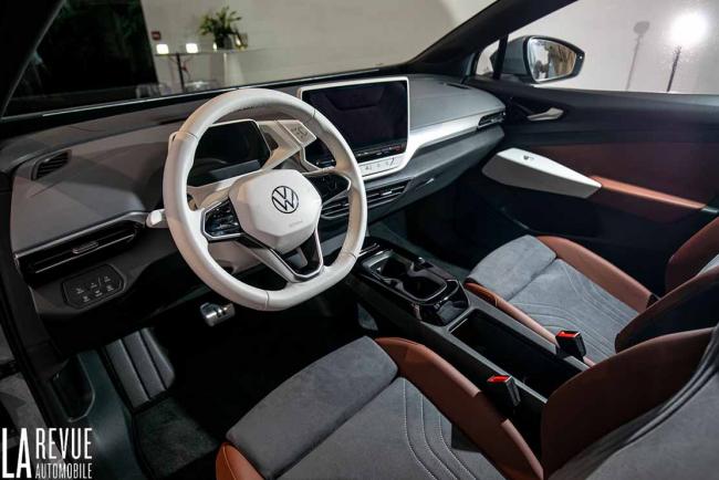 Interieur_volkswagen-id-4-rencontre-avec-le-suv-100-electrique_0