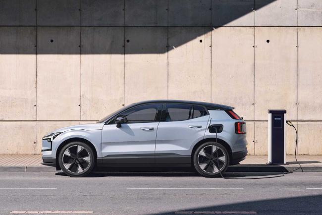 Exterieur_volvo-ex30-batterie-puissance-prix-bref-les-secrets-du-petit-suv-electrique_1