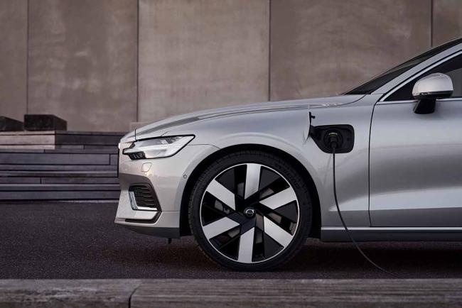 Exterieur_volvo-s60-v60-xc60-et-xc90-les-evolutions-et-les-prix-du-millesime-2023_1