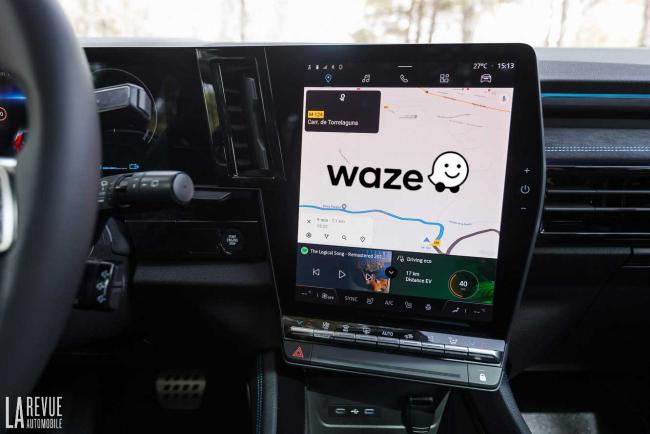 Exterieur_waze-integre-les-bornes-de-recharges-dans-son-gps_0