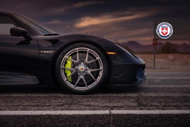 La porsche 918 spyder montee en hre wheels 