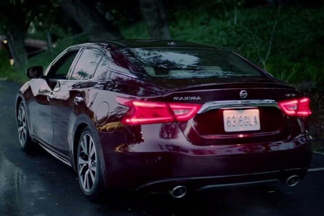 Nissan lance en douce la nouvelle maxima durant le super bowl 