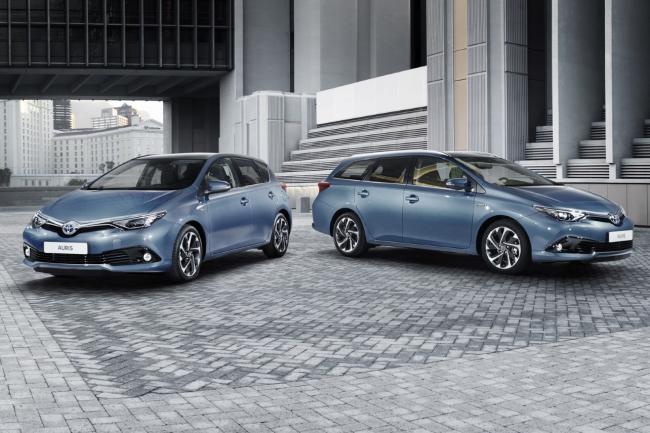 Comme l avensis la toyota auris se refait une beaute a geneve 