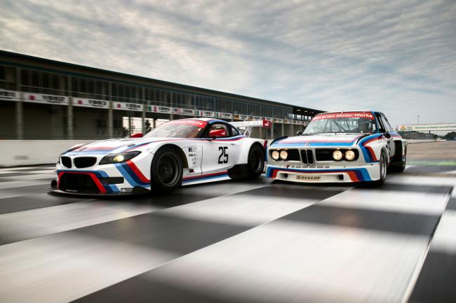 Un bmw z4 gtlm avec une livree historique 