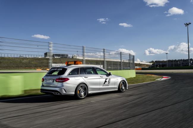 La mercedes amg gt s securise les course de formule 1 