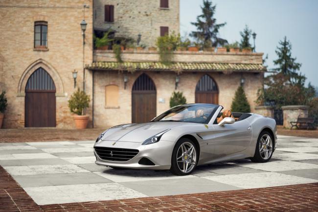Une ferrari california t speciale a shanghai 