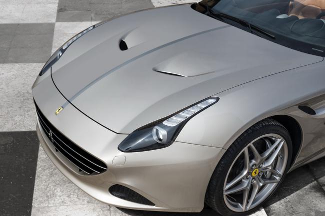 Une ferrari california t speciale a shanghai 