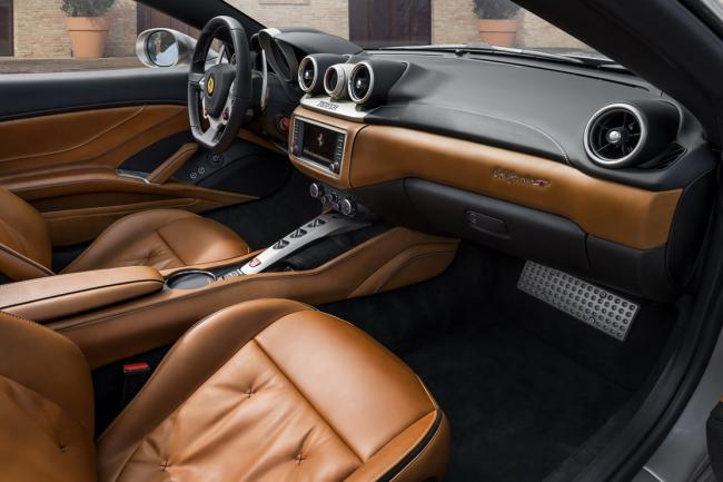 Une ferrari california t speciale a shanghai 