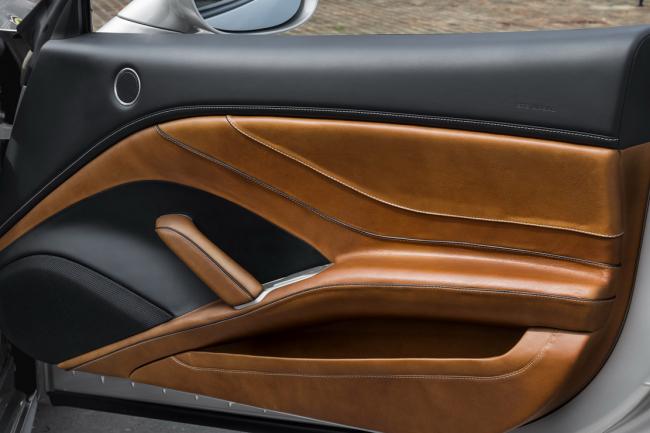 Une ferrari california t speciale a shanghai 
