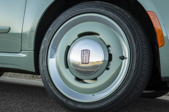 La fiat 500 vintage 57 aussi en cabriolet 