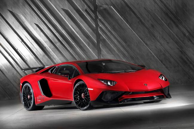 La lamborghini aventador sv tiree a 600 exemplaires 