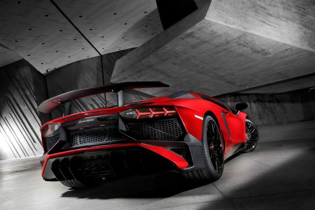 La lamborghini aventador sv tiree a 600 exemplaires 