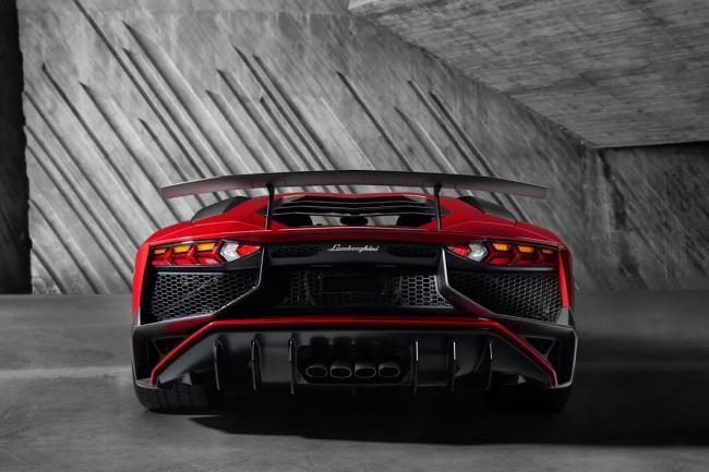 La lamborghini aventador sv tiree a 600 exemplaires 