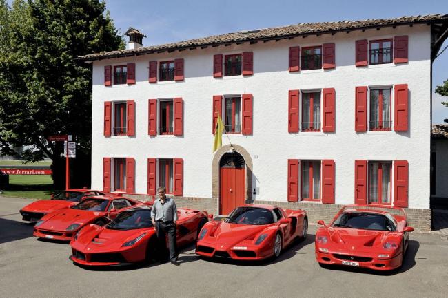 Quatre supercars ferrari reunies sur la piste de fiorano 