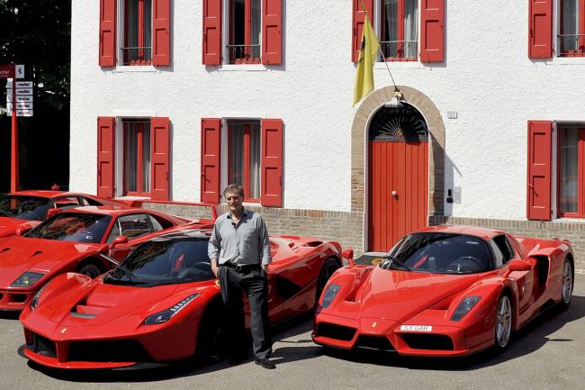 Quatre supercars ferrari reunies sur la piste de fiorano 