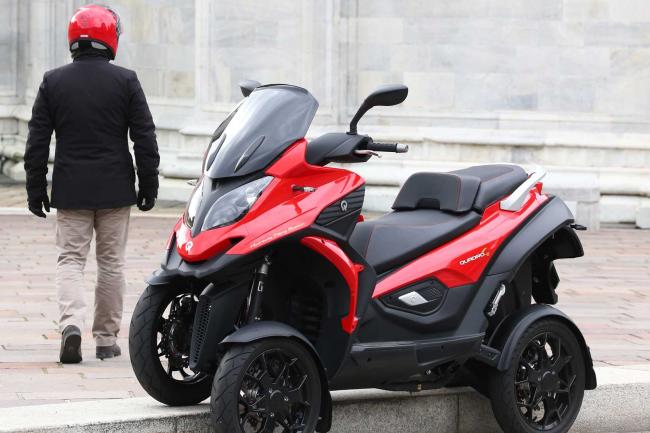 Quadro4 le scooter a quatre roues cest encore mieux 